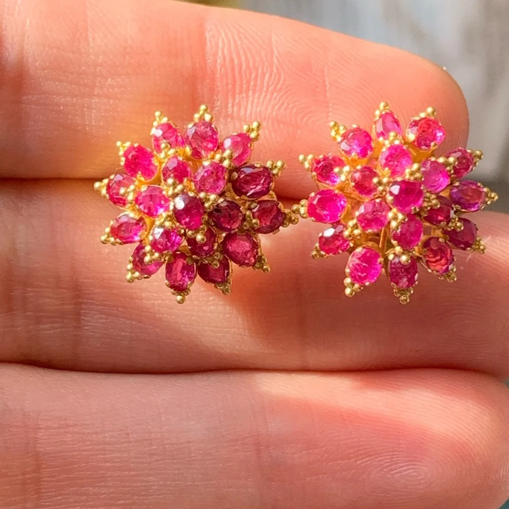18k gold screw back earrings with Rubies - Picture 3 of 6